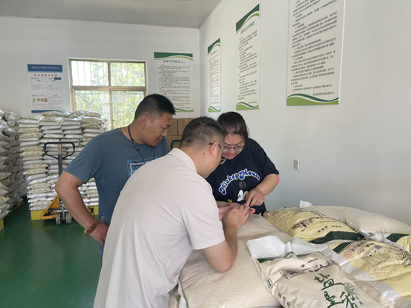 米業(yè)三組聯(lián)建打開(kāi)產(chǎn)銷新格局_副本