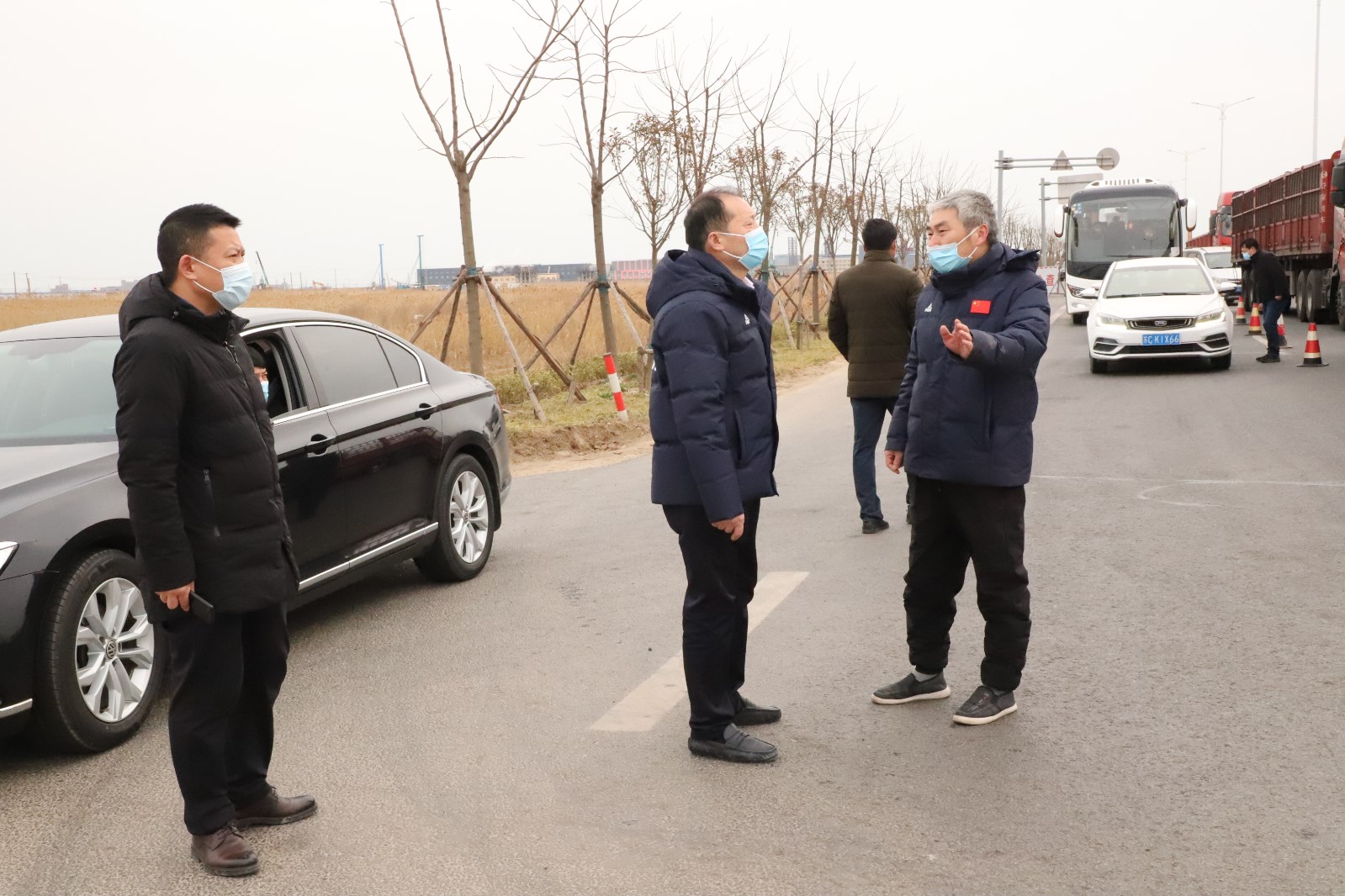 領(lǐng)導(dǎo)沖鋒在前1.JPG 領(lǐng)導(dǎo)沖鋒在前1.JPG